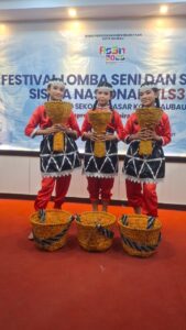 Kejuaraan Lomba FLS3N, SDN 3 Katobengke Raih Enam Juara, Ini Dia Nama-namanya 2 Kejuaraan Lomba FLS3N, SDN 3 Katobengke Raih Enam Juara, Ini Dia Nama-namanya