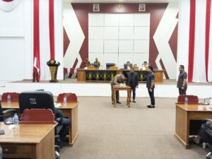 Hadiri Rapat Paripurna, Walikota Baubau HYF dan DPRD Tandantangini Nota Kesepakatan Perubahan KUA-PPAS APBD Kota Baubau TA 2025