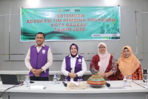 TP PKK Dorong Legalitas Posyandu untuk Tingkatkan Mutu dan Sinkron dengan Kebijakan Nasional 2 BAUBAU, DT – Upaya peningkatan kualitas layanan kesehatan dasar kembali menjadi fokus Pemerintah Kota Baubau melalui TP PKK, yang tahun ini menetapkan penguatan posyandu dan pendampingan 6 Standar Pelayanan Minimal (SPM) sebagai prioritas utama. Agenda tersebut dibahas dalam rapat penyusunan program kerja Tim Pembina Posyandu (TPP) di Kantor DP3A, Jumat (30/01/2026). "TP PKK Dorong Legalitas Posyandu untuk Tingkatkan Mutu dan Sinkron dengan Kebijakan Nasional"