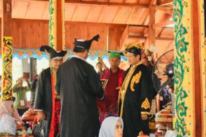 Prosesi Adat Keraton Buton Kukuhkan Gelar Kehormatan Menag Prof Dr KH Nasaruddin Umar, MA