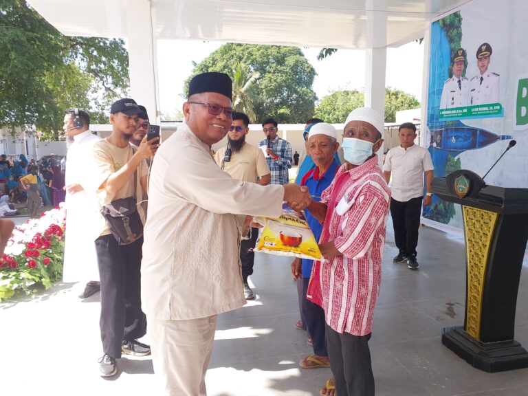 BUTON SELATAN, BAUBAUPOST.COM – Bupati Buton Selatan, Muhammad Adios, menegaskan komitmennya untuk membuka akses pelayanan publik tanpa batas serta mendorong kedisiplinan aparatur sipil negara (ASN) dalam upaya meningkatkan kualitas tata kelola pemerintahan di daerah tersebut. "Bupati Buton Selatan H Muh Adios Tegaskan ASN Harus Disiplin dan Responsif Melayani Masyarakat,"