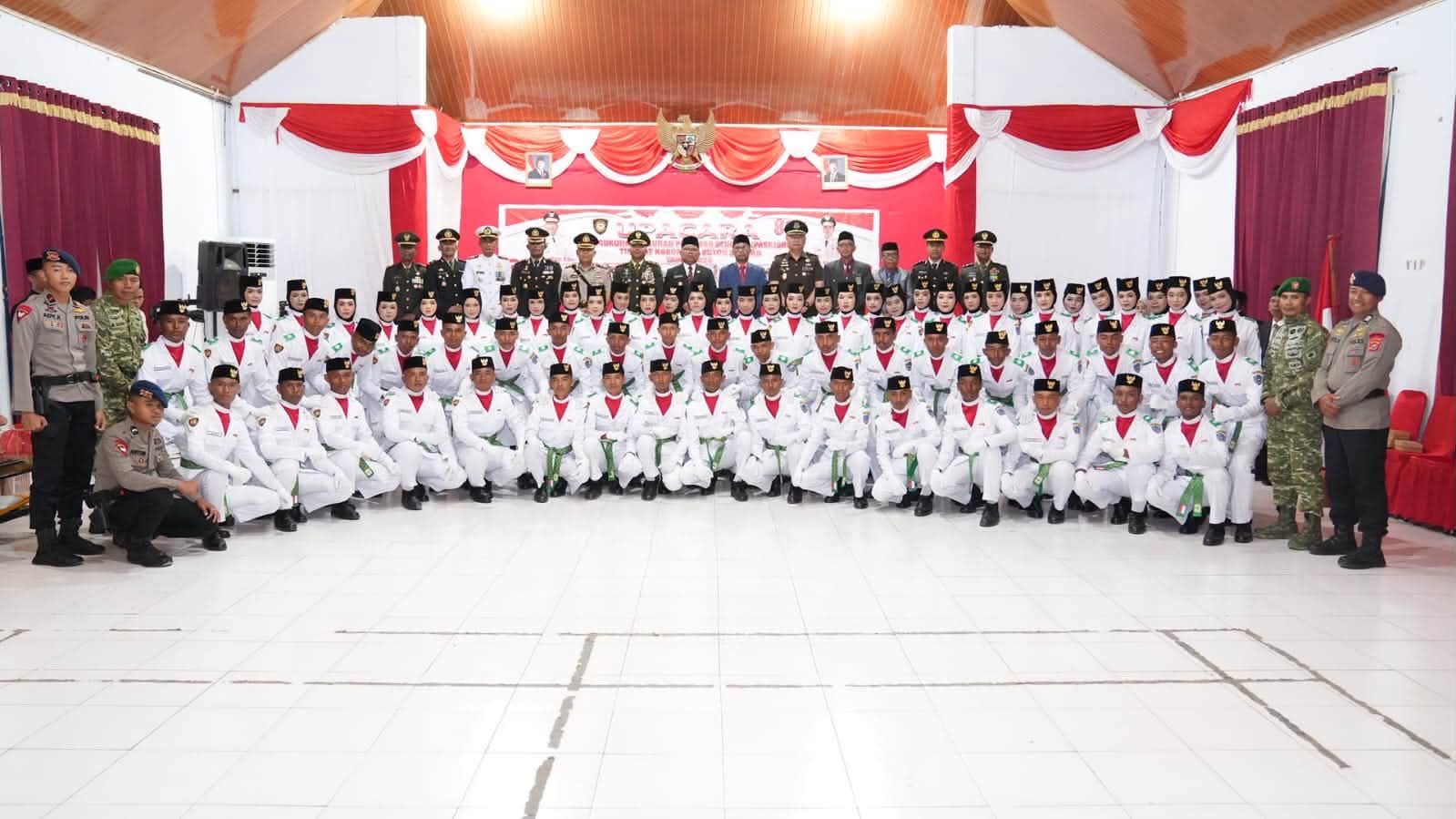 Bupati H Muh Adios Pesan 72 Paskibraka Buton selatan Jaga Disiplin dan Jiwa Kebangsaan Saat Dikukuhkan