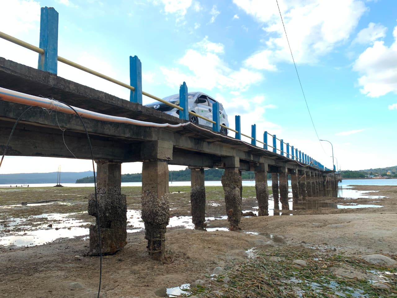 Hampir 10 Tahun Digunakan, Jembatan Biru Puma di Baubau Kini Butuh Perbaikan Serius 1 Hampir 10 Tahun Digunakan, Jembatan Biru Puma di Baubau Kini Butuh Perbaikan Serius