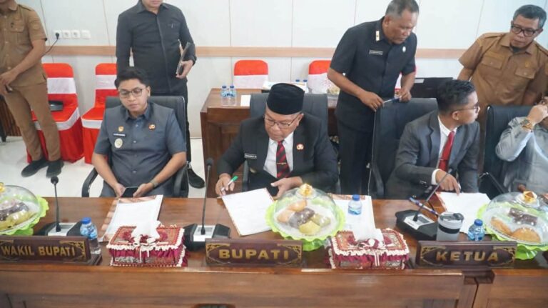 BUTON SELATAN, BAUBAUPOST.COM — Pemerintah Kabupaten Buton Selatan bersama DPRD mulai membahas arah kebijakan anggaran 2027 dengan menempatkan ketepatan waktu, kemampuan fiskal, dan manfaat bagi masyarakat sebagai perhatian utama. Bupati Buton Selatan H. Muhammad Adios meminta seluruh tahapan penyusunan APBD 2027 berjalan sesuai jadwal. "Bupati Buton Selatan H Muh Adios Dorong APBD Busel 2027 Tepat Waktu dan Tepat Sasaran,"