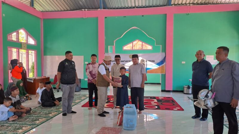 Wali Kota Baubau H Yusran Fahim Serahkan Bantuan untuk Santri Korban Kebakaran Asrama Pesantren Ar-Royan