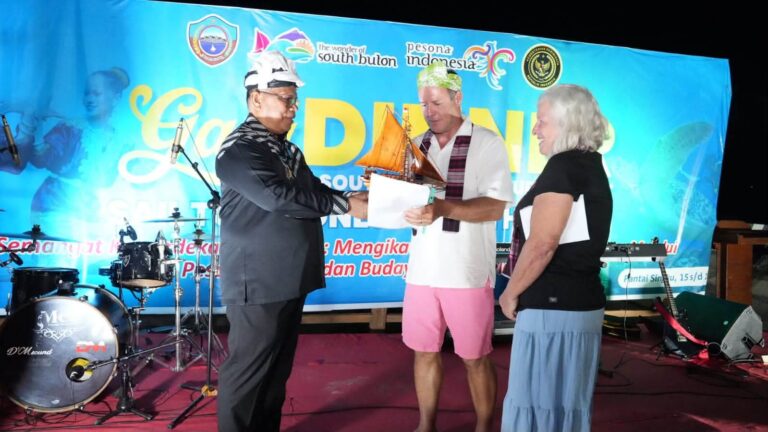 Bupati Buton Selatan H Muh Adios Sambut 29 Peserta Sail to Indonesia di Pantai Singku Buton Selatan, Dorong Dampak Ekonomi untuk UMKM