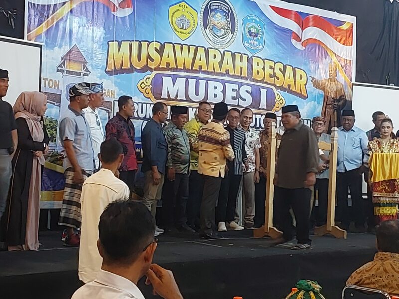 Bacakan Sambutan Wali Kota Baubau, Sekda La Ode Darussalam Buka Mubes Pertama Kerukunan Keluarga Buton Tengah Kota Baubau, H Yusran Fahim Dorong Sinergi Bangun Kota Baubau
