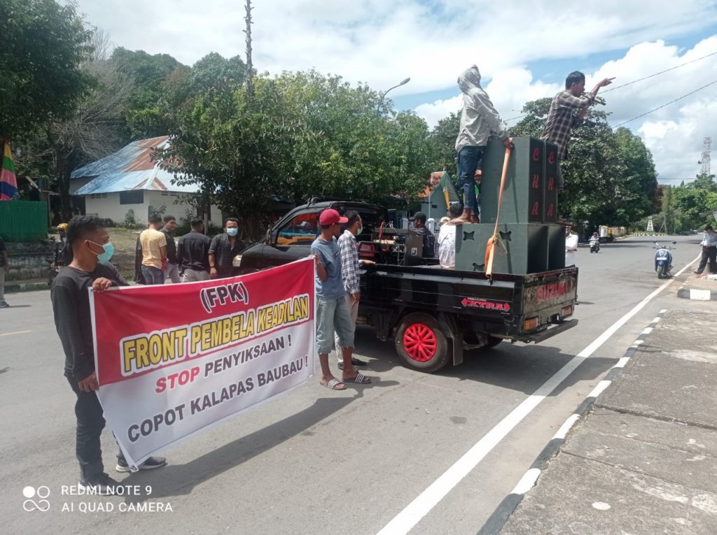 Aktifis Front Pembela Keadilan FPK berujuk rasa didepan Lapas kelas IIA Baubau