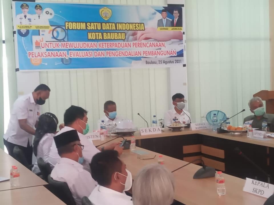 Sekda Kota Baubau Roni Muhtar saat membuka Forum Satu Data Indonesia F SDI Foto IST