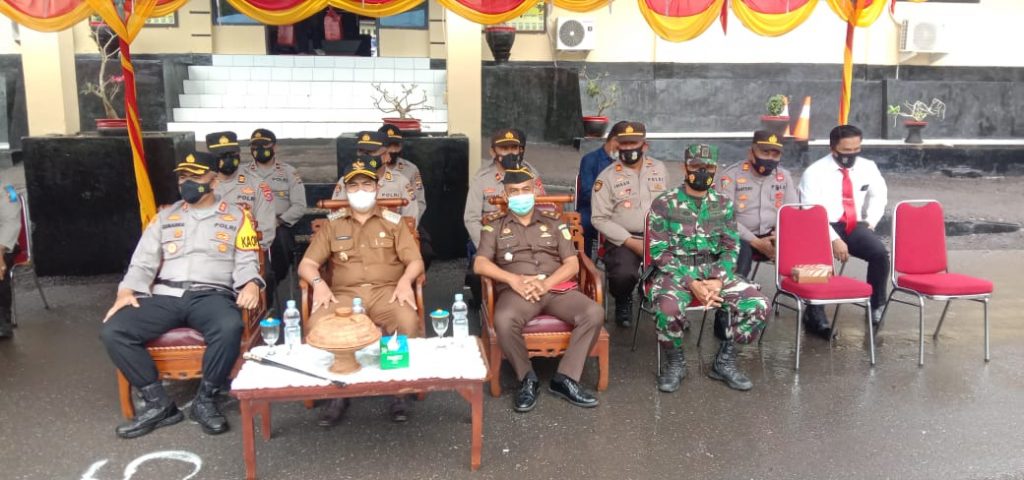 Bupati Buton La Bakry saat Menghadiri Apel Gelar Pasukan Operasi Patuh Anoa di Mapolres Buton