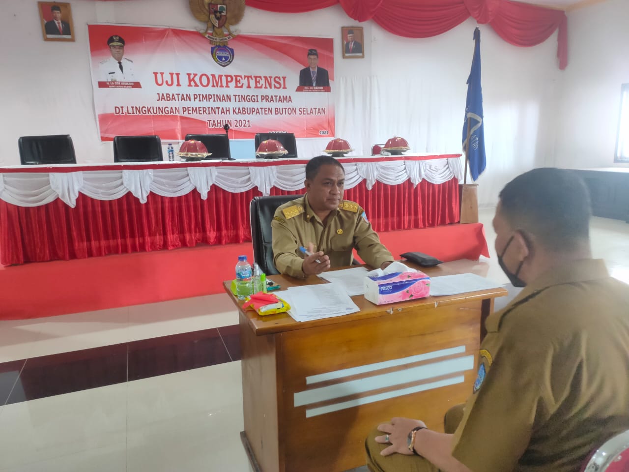Bupati Buton Selatan H. La Ode Arusani saat menghadiri langsung kegiatan Uji Kompetensi JPTP Lingkup Pemkab Busel
