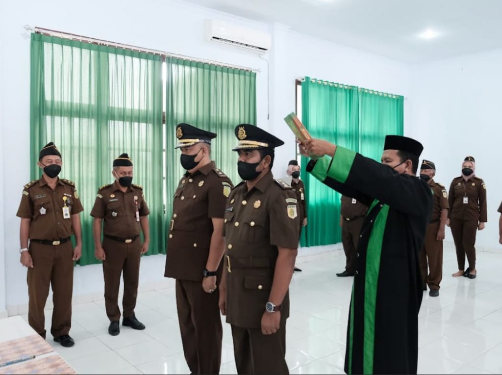 Kasi Pidum dan Kasi Pidsus Kejari Baubau Berganti 2 Kasi Pidum dan Kasi Pidsus Kejari Baubau saat pelantikan dan sumpah jabatan Foto IST