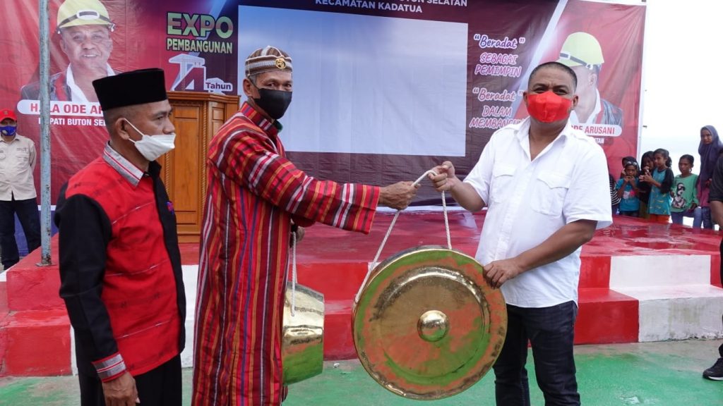 Bupati Busel H La Ode Arusani diacara 4 tahun Expo Pembangunan di Busel