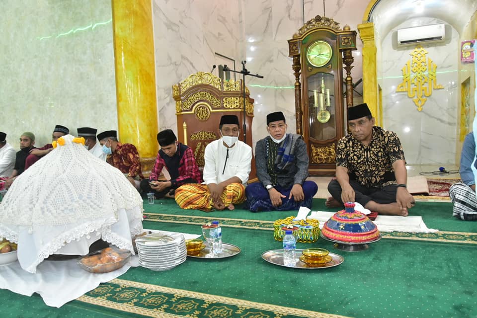 Wawali La Ode Ahmad Monianse Hadiri Perayaan Maulid Nabi Muhammad di Masjid Nurul Ikhsan Bone-bone 2 Wakil Walikota Baubau La Ode Ahmad Monianse ketika menghadiri acara maulid