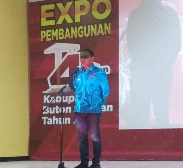 F01.5 Bupati Buton Selatan H. La Ode Arusani saat memberikan sambutan pada acara ekspose 4 tahun kepemimpinanya di Lapandewa