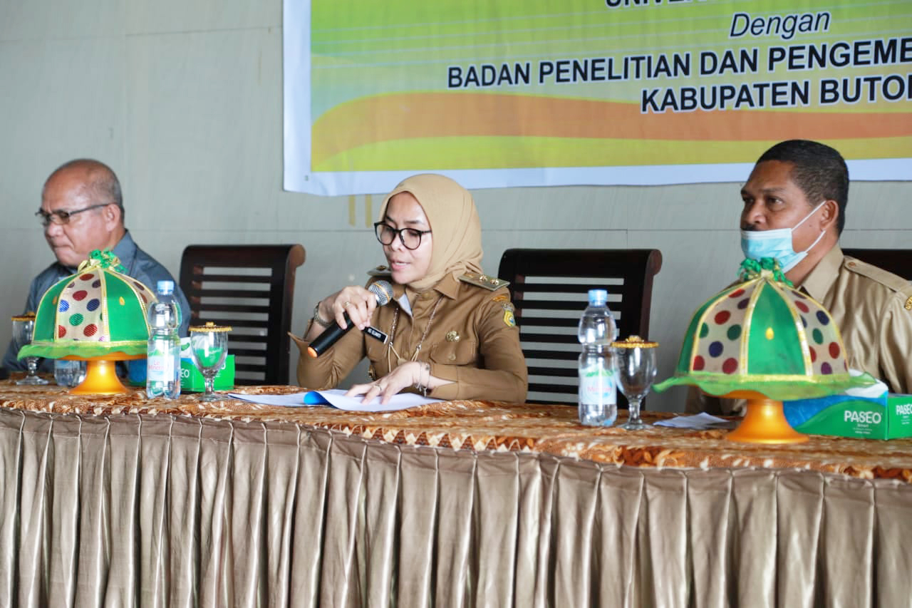 F02.3 Wakil Bupati Buton Ibu Iis Elianti menhadiri seminar penelitian hari jadi kabupaten Buton