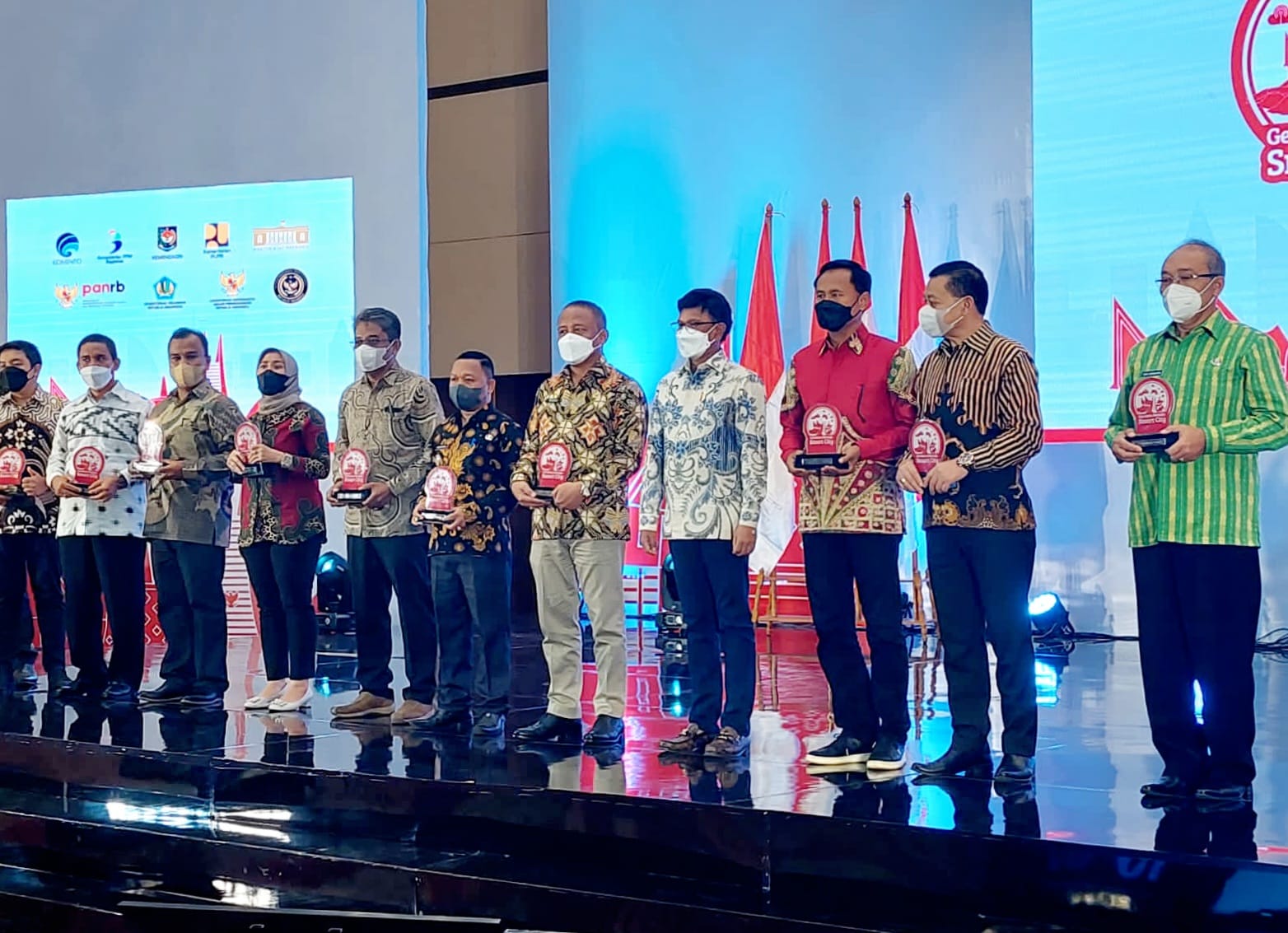 F04.3 Sekretaris Daerah Kota Baubau Dr. Roni Muhtar M.Pd . saat mewakili Wali Kota Baubau Dr. H. AS. Tamrin MH. dalam rangka menghadiri kegiatan Indonesia Smart City Conference