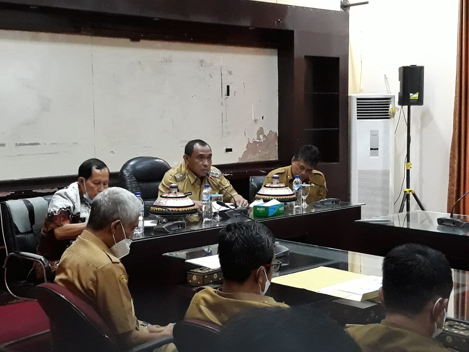 F01.5 Wakil Walikota Baubau La Ode Ahmad Monianse saat memimpin rapat bersama Tim Koordinasi Penataan Ruang Daerah TKRD Kota Baubau