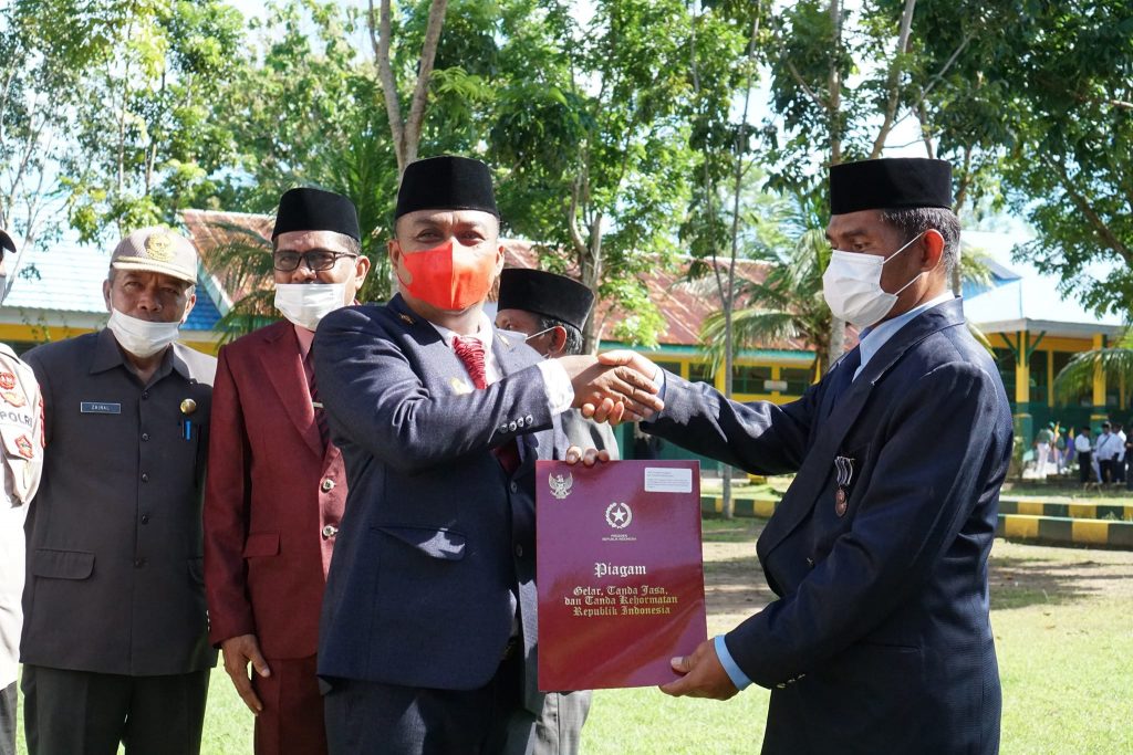 Bupati Buton Selatan Arusani Pimpin Upacara Peringatan HAB Kemenag ke-76 2 F02.1 Bupati Buton Arusani Selatan Pimpin Upacara Peringatan HAB Kemenag ke 76