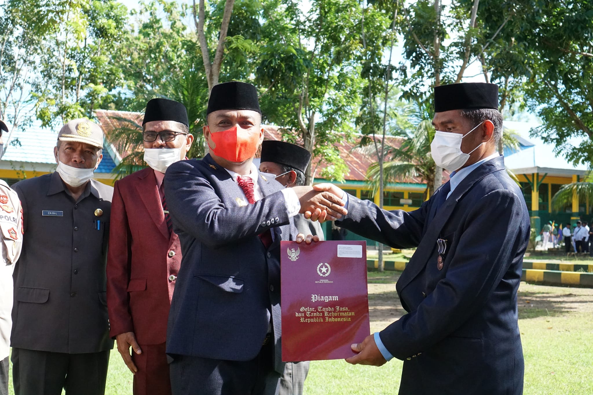 F02.1 Bupati Buton Arusani Selatan Pimpin Upacara Peringatan HAB Kemenag ke 76