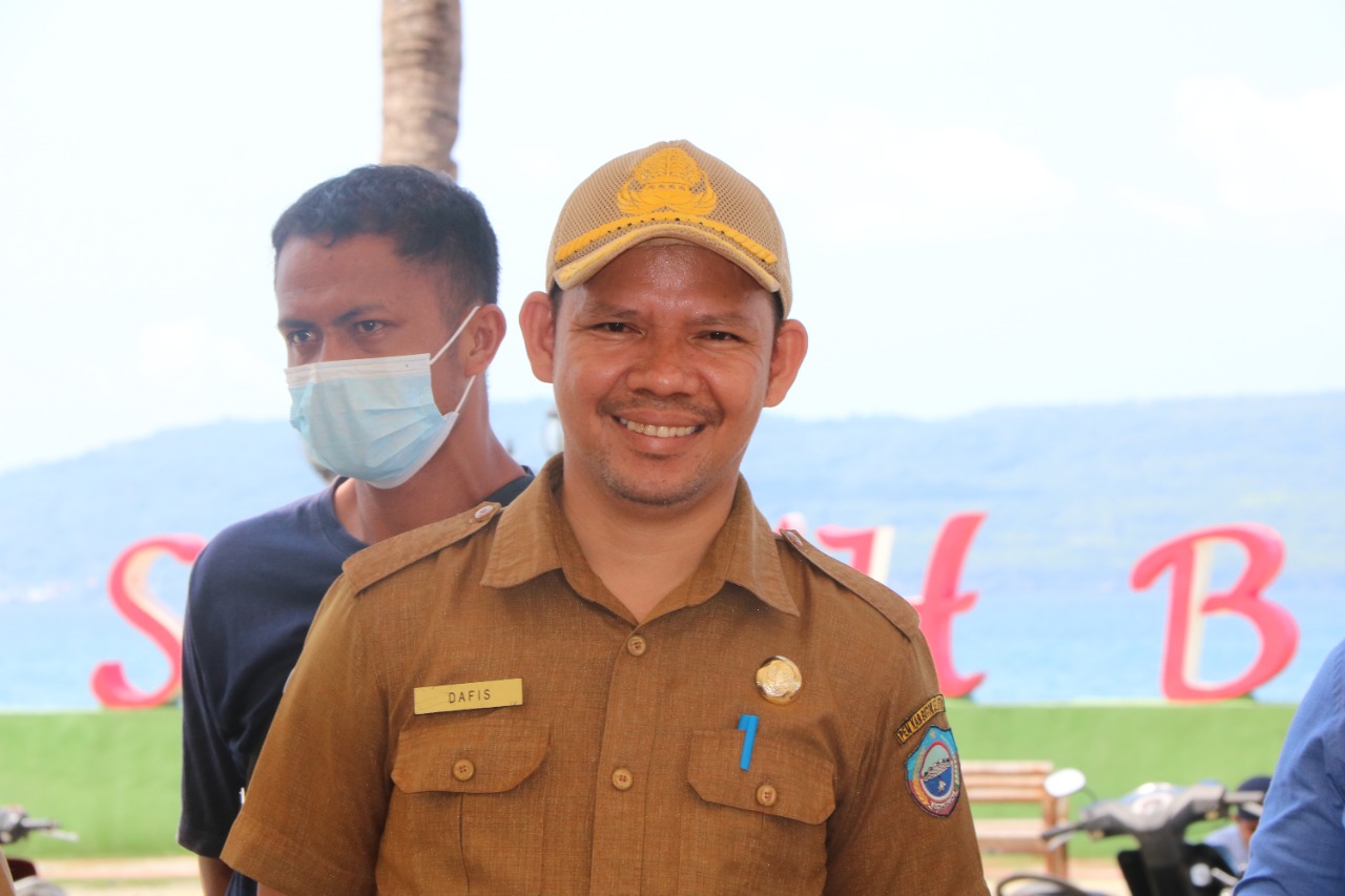 F02.2 Kepala Bidang Koperasi UMKM Dinas Koperasi UMKM Perindustrian dan Perdagangan Buton Selatan Muhammad Dafis Karsi