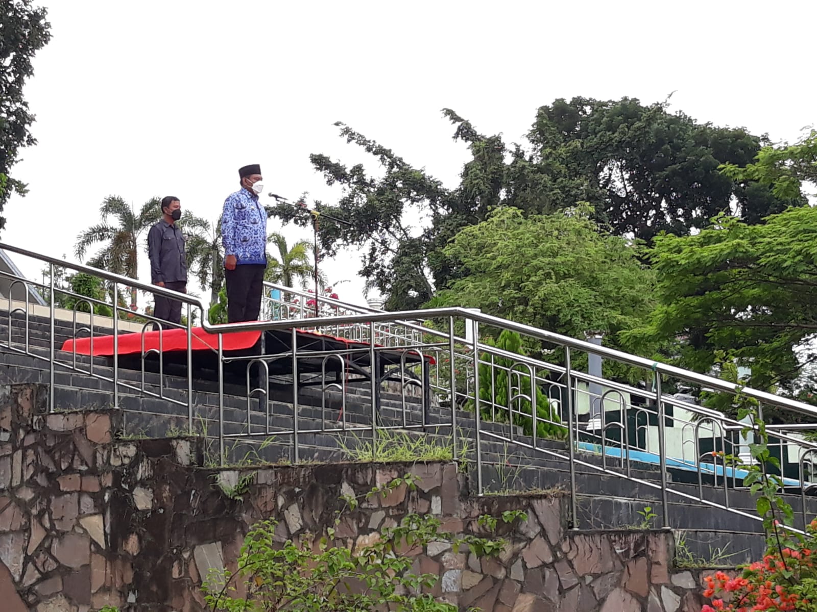 F04.2 Plt Walikota Baubau Ahmad Monianse saat pimpin upacara Hari Kesadaran Nasiona