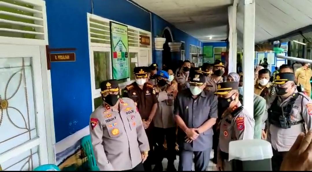 Kapolda Sultra Tinjau Langsung Pelaksanaan Vaksin di Baubau Kini Capai 71,40 Persen untuk Dosis I 1 WhatsApp Image 2022 01 04 at 16.05.44