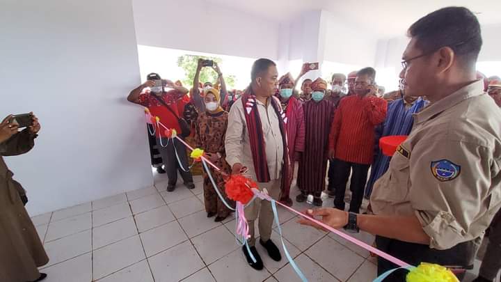 Bupati Busel Resmikan Puskesmas Bukit Kangka Siompu 2 F02.2 Bupati Buton Selatan H. La Ode Arusani saat meresmikan Puskesmas Bukit Kangka Kecamatan Siompu