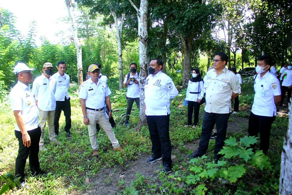 Monianse Tinjau Dua Lokasi Usulan Pembangunan Sekolah Unggulan di Kota Baubau 2 275024839 3072108066436690 6988525137155257956 n