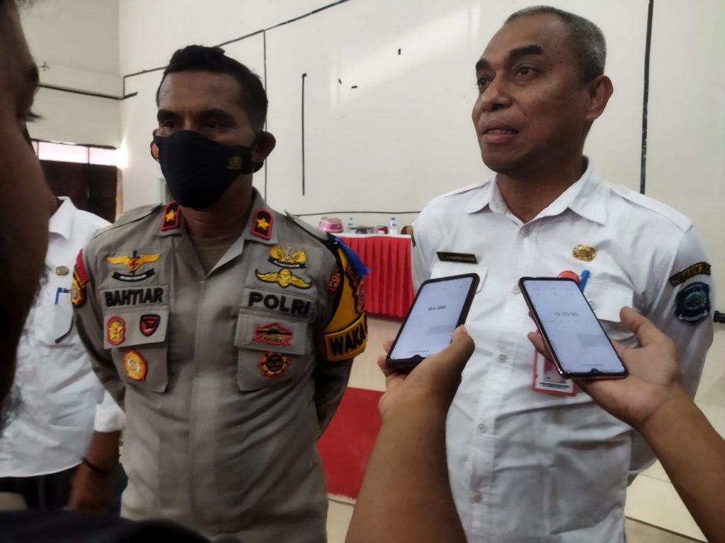 Pemkab Buteng Upayakan Capaian Vaksinasi Memenuhi Target 2 F01.2 Sekda Busel Kostantinus Bukide