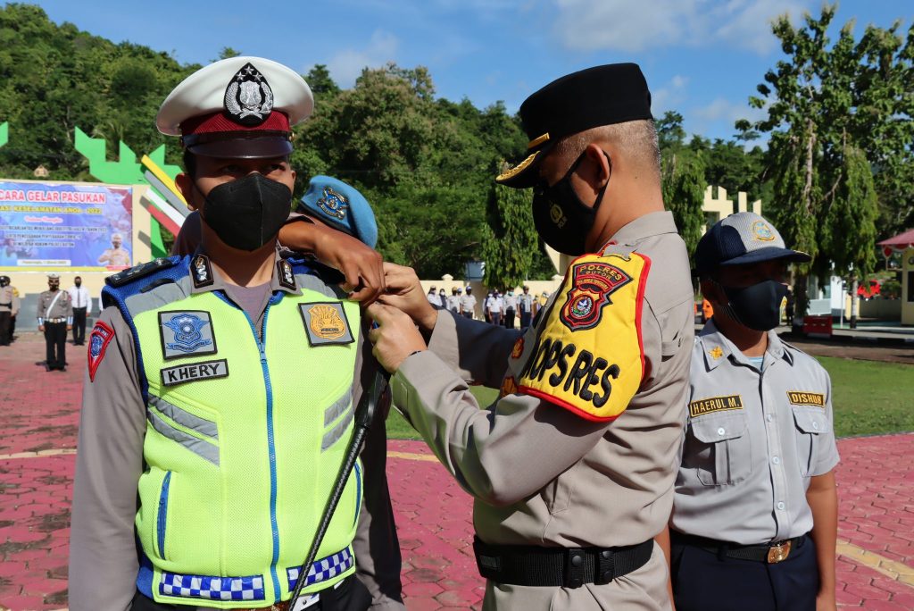 Kapolres Buton Pimpin Apel Gelar Pasukan Operasi Keselamatan Anoa 2022 2 F02.4