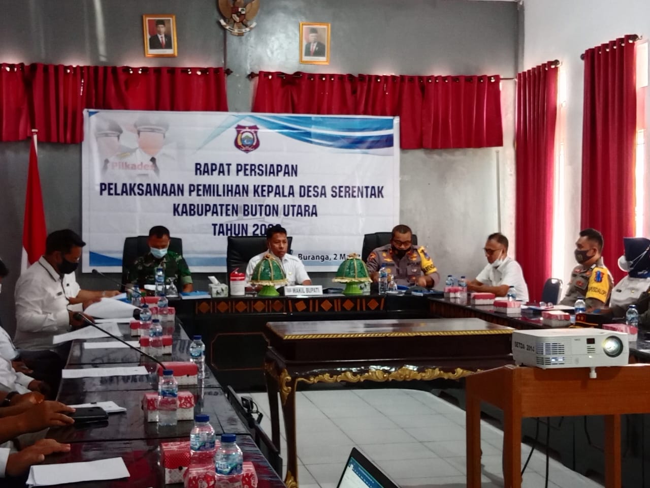 Wabup Butur Ahali pada saat membuka rapat persiapan pelaksanaan Pemilihan Kepala Desa serentak kabupaten Buton Utara tahun 2022