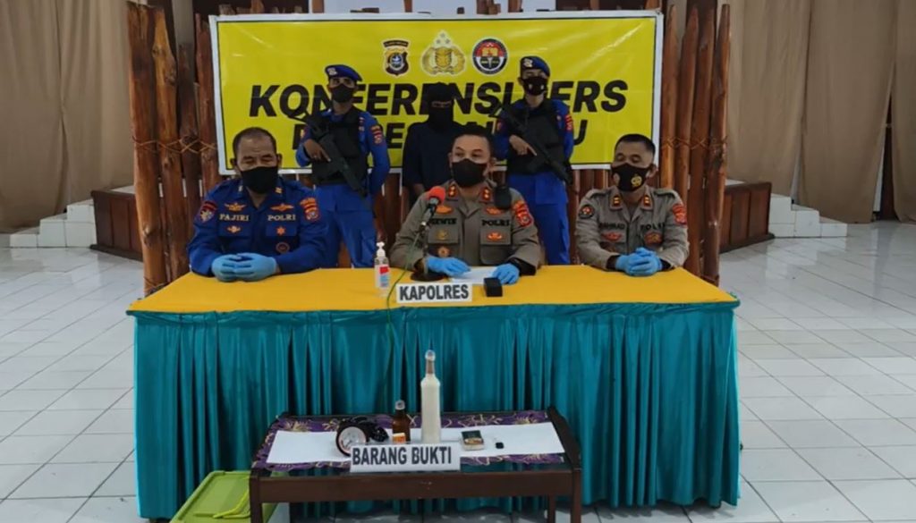 Miliki Bom Ikan Illegal Yang Siap Diledakan, Nelayan Buteng Ditangkap Polairud Polres Baubau 2 40