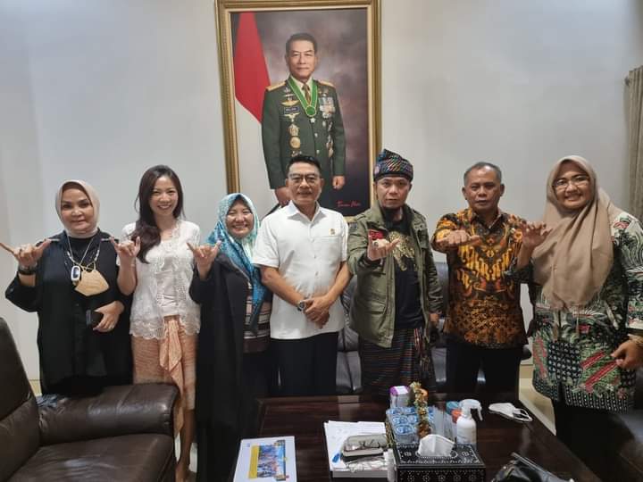 Presentase di Depan Kepala Staf Kepresidenan, Sekda Butur Muh Hardhy Muslim Ajak Moeldoko Hadiri Ivent Festival Budaya Pesisir di Butur 2 F01.4 1