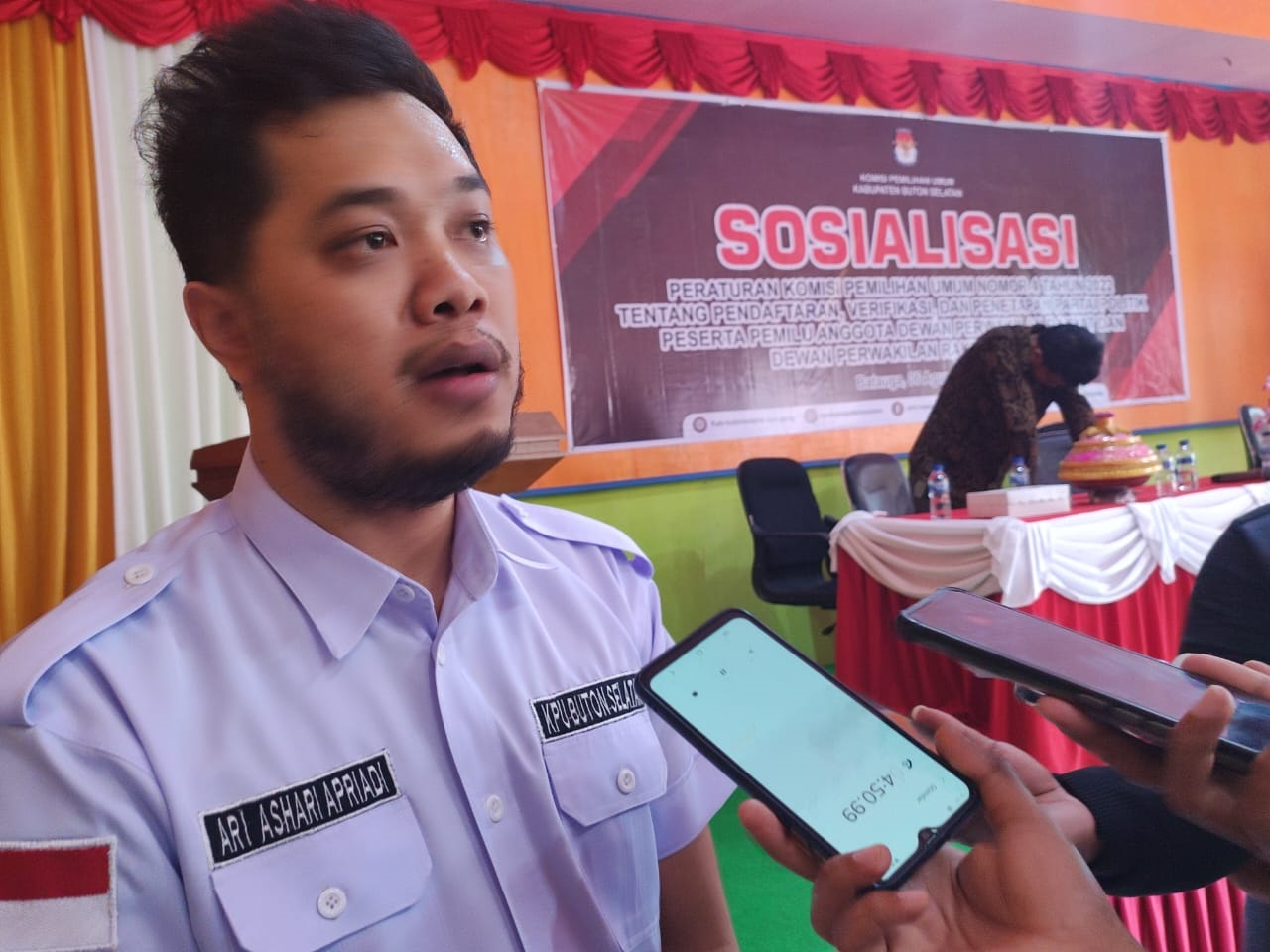 F04.1 Ketua KPU Buton Selatan Ari Ashari