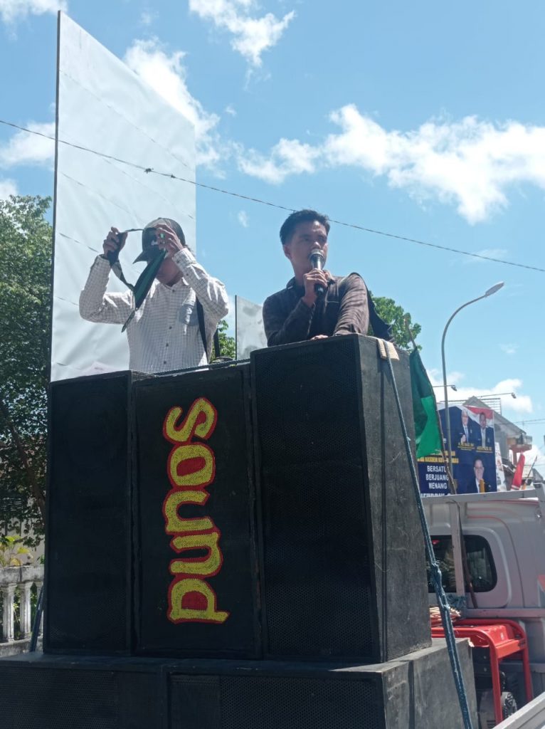 Aksi HMI Baubau Desak Kejari Baubau Lanjutkan Kasus Suap Pilkada Buton Tahun 2011 Yang Menyeret Nama Ketua DPRD Buton Hariasi 2 F01.3 MASSA HMI