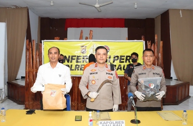 Kasi Pidum Kejari Baubau Hakim Albana Minta Penyidik Sat Reskrim Lengkapi Berkas Perkara Dugaan Pembunuhan Pasutri di BWI 3 F01.12