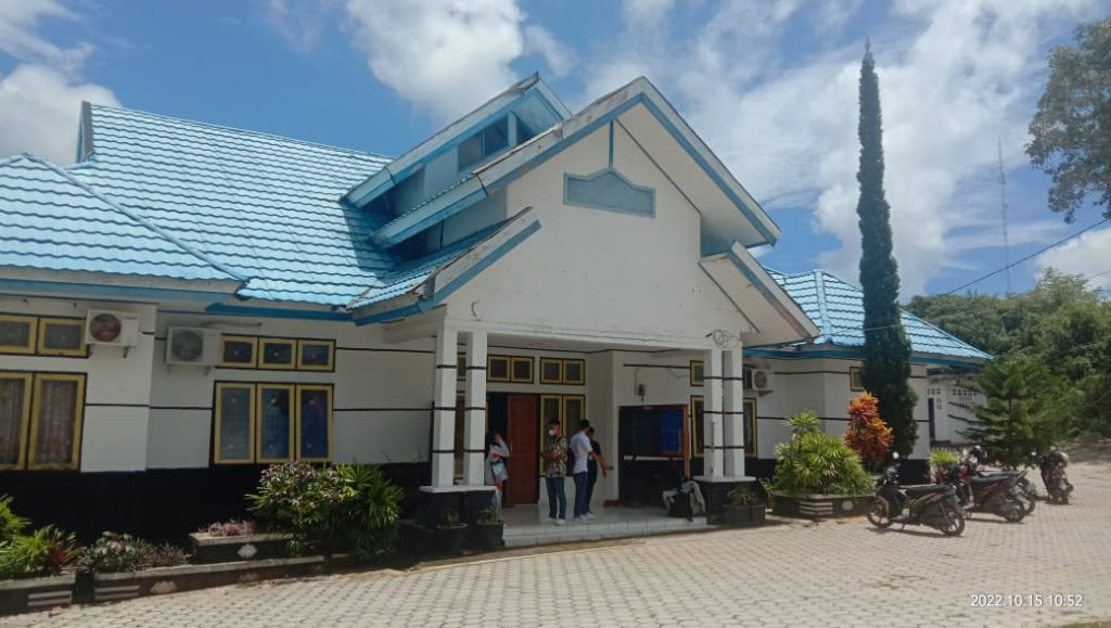 Kepala BKPSDM Butur Alimin Kalrifikasi Tidak Bermaksud Ancam Wartawan, Alasannya Fotonya Jangan Sampai Dimanfaatkan Akun Palsu di Medsos 2 F01.26 Kantor BKPSDM Buton Utara