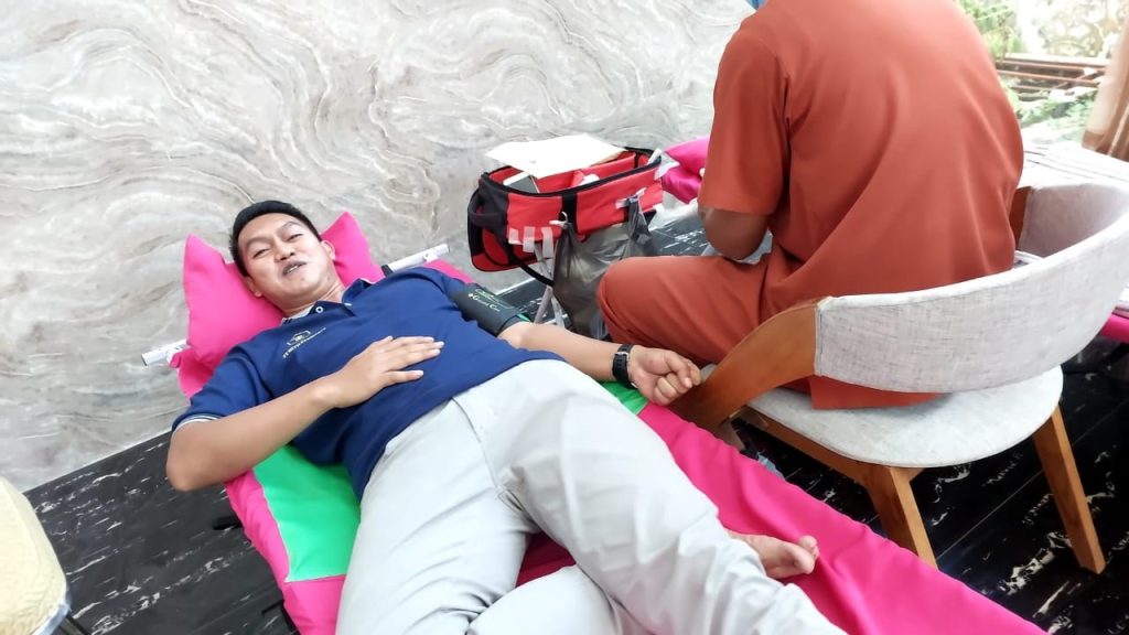 Lampuai Target Jumlah Pendonor Darah, Manager Hotel Zenit Baubau Andi Nurdianto Ucapkan Terimakasih pada Pendonor 2 F08.2 2