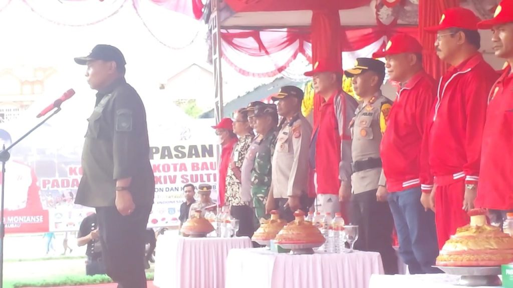 Walikota Baubau Lepas Kontingen Baubau Berjumlah 1.100 Orang, Berharap Jadi Juara Umum, Utamakan Jadi Tuan Rumah Yang Baik 2 F08.4 2