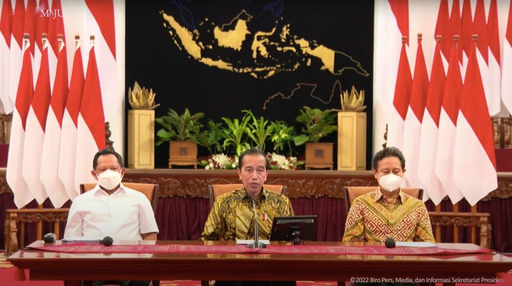 Presiden Jokowi Cabut PPKM, Masyarakat Harus Tetap Waspada Dimasa Transisi Menuju Endemi 2 F01.1 Presiden Jokowi mengumumkan pencabutan PPKM namun masyarakat tetap diminta waspada