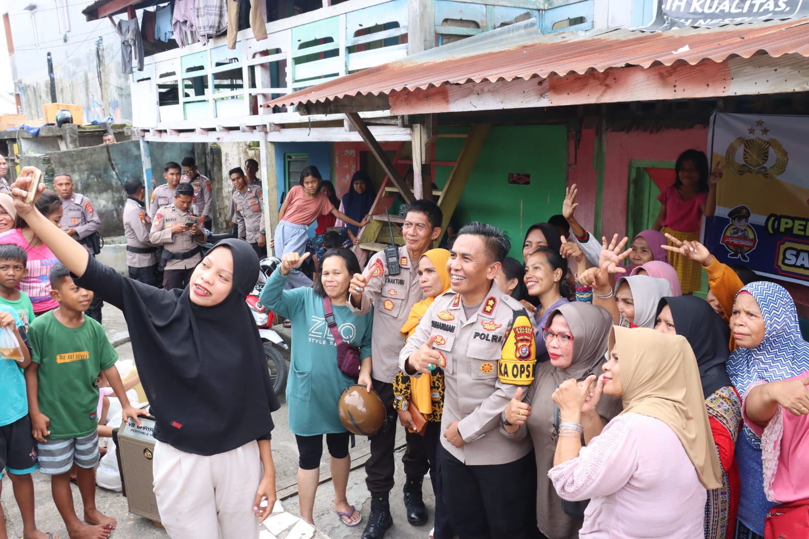 F06.4 Kapolres Baubau AKBP Suharman SIK luncurkan Program Jumat Curhat dimulai dari Kelurahan Bataraguru.Foto Alyakin