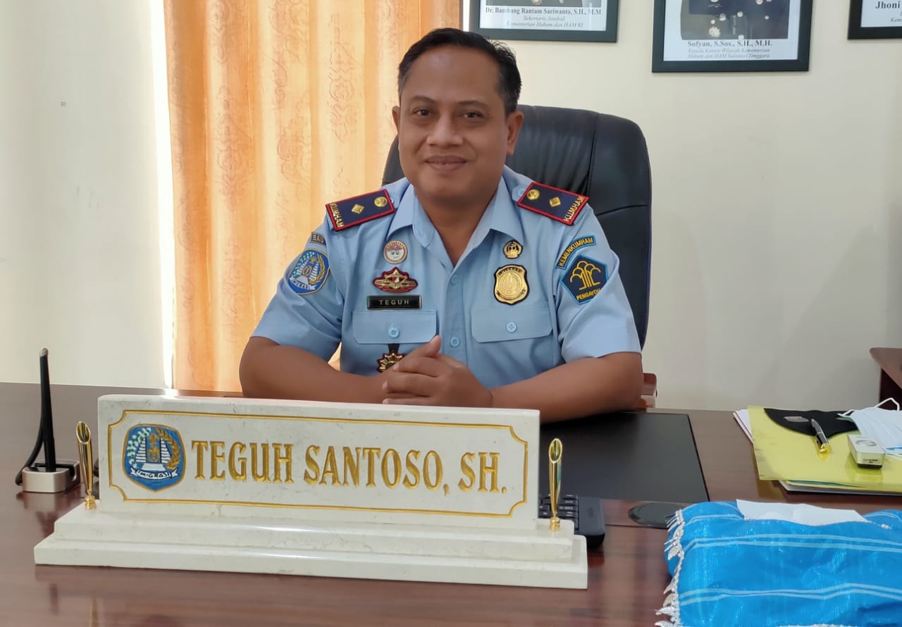 F08.2 Kepala Kantor Imigrasi Kelas II Kota Baubau Teguh Santoso SH MM