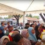 Pemda Busel Gelar Operasi Pasar Murah di Kecamatan Batauga, Emak-emak ‘Serbu’ Beras dan Gula