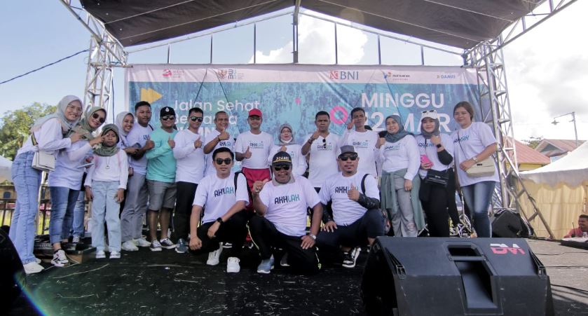 Estafet Obor 25 Tahun BUMN, Ribuan Warga Ramaikan Jalan Sehat Bersama Pj Bupati Busel La Ode Budiman 2 F01.5 3