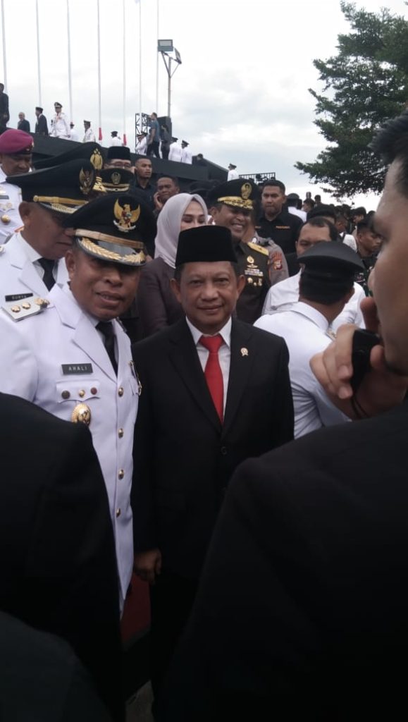 Wabup Butur Ahali Ikuti Upacara HUT Otda ke 29 di Pantai Losari 2 F01.3A