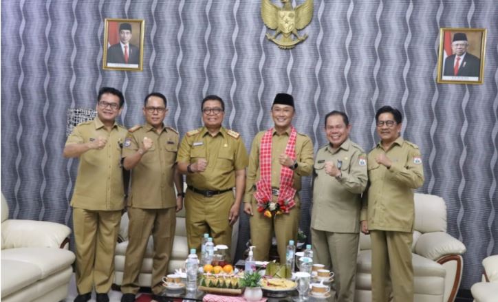 PJ Gubernur Sulbar Prof Zudan Menyampaikan Niatnya Untuk Menambah Pahala, Bukan Menambah Dosa 2 F01