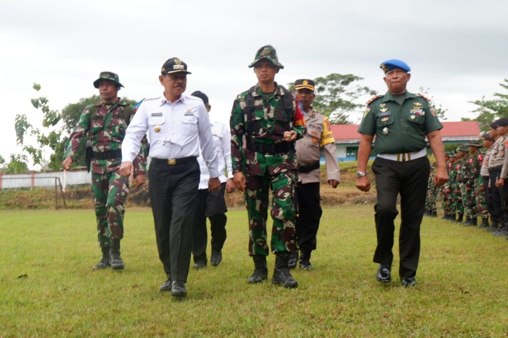Bupati Butur Ridwan Zakaria Buka TMMD ke 117 di Desa Marga Karya, Berharap Sinergitas Lintas Sektoral Mewujudkan Kemanunggalan TNI-Rakyat Semakin Kuat 2 F01.2 1