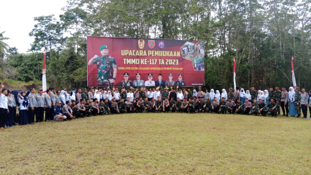 Bupati Butur Ridwan Zakaria Buka TMMD ke 117 di Desa Marga Karya, Berharap Sinergitas Lintas Sektoral Mewujudkan Kemanunggalan TNI-Rakyat Semakin Kuat 4 F01.2A
