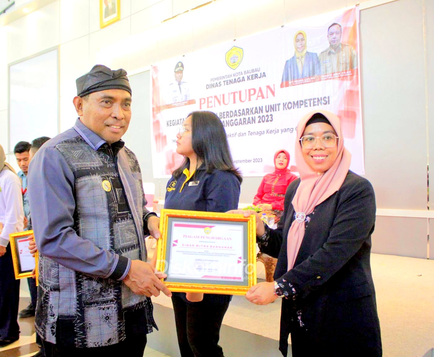 Menggembirakan, Walikota Monianse Sebut Angka Pengangguran dan Angka Kemiskinan di Baubau Lebih Baik Dari Provinsi Sultra Pasca Covid19 1 Menggembirakan, Walikota Monianse Sebut Angka Pengangguran dan Angka Kemiskinan di Baubau Lebih Baik Dari Provinsi Sultra Pasca Covid19